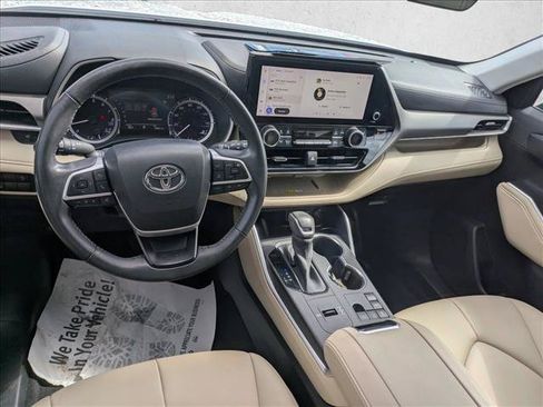 Used 2023 Toyota Highlander XLE FWD image 15