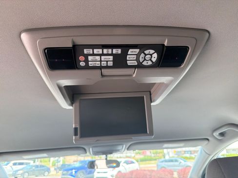 Used 2017 Honda Odyssey SE image 22