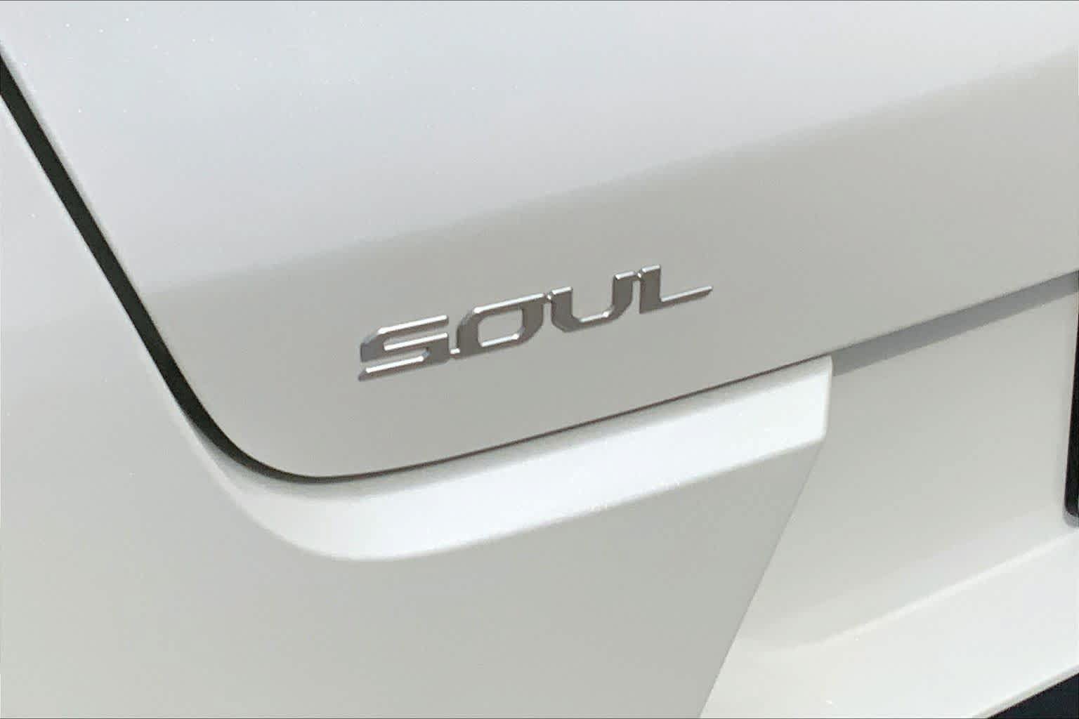 Used 2025 Kia Soul LX w/ LX Technology Package FWD image 30