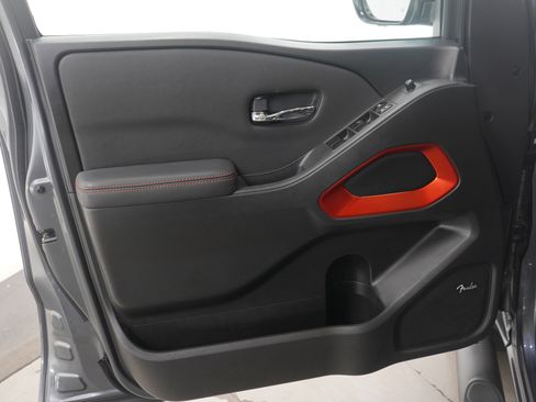 Used 2023 Nissan Frontier PRO-4X image 22