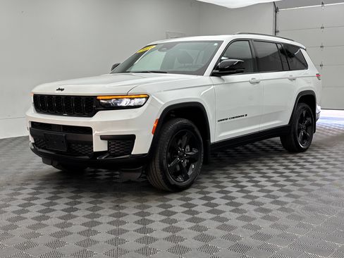 Used 2023 Jeep Grand Cherokee L Altitude AWD/4WD image 2