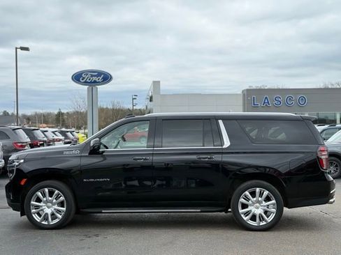 Used 2023 Chevrolet Suburban High Country image 48