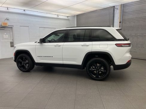 New 2025 Jeep Grand Cherokee Limited w/ Luxury Tech Group II image 5