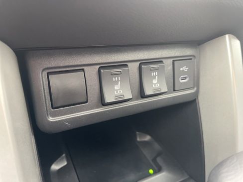 Used 2025 Toyota Corolla Cross XLE w/ Convenience Package image 31