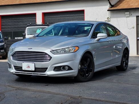 Used 2016 Ford Fusion SE FWD image 3