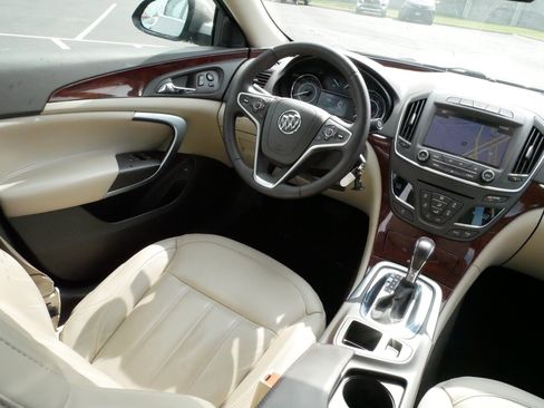 Used 2017 Buick Regal Sport Touring FWD image 9