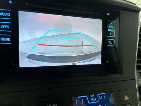 Used 2017 Toyota Sienna XLE image 24