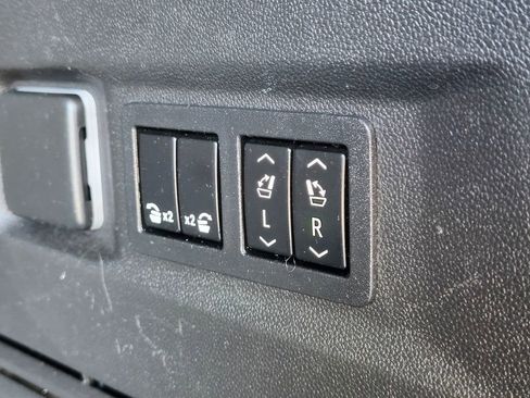 Used 2022 Chevrolet Tahoe RST w/ Luxury Package image 32