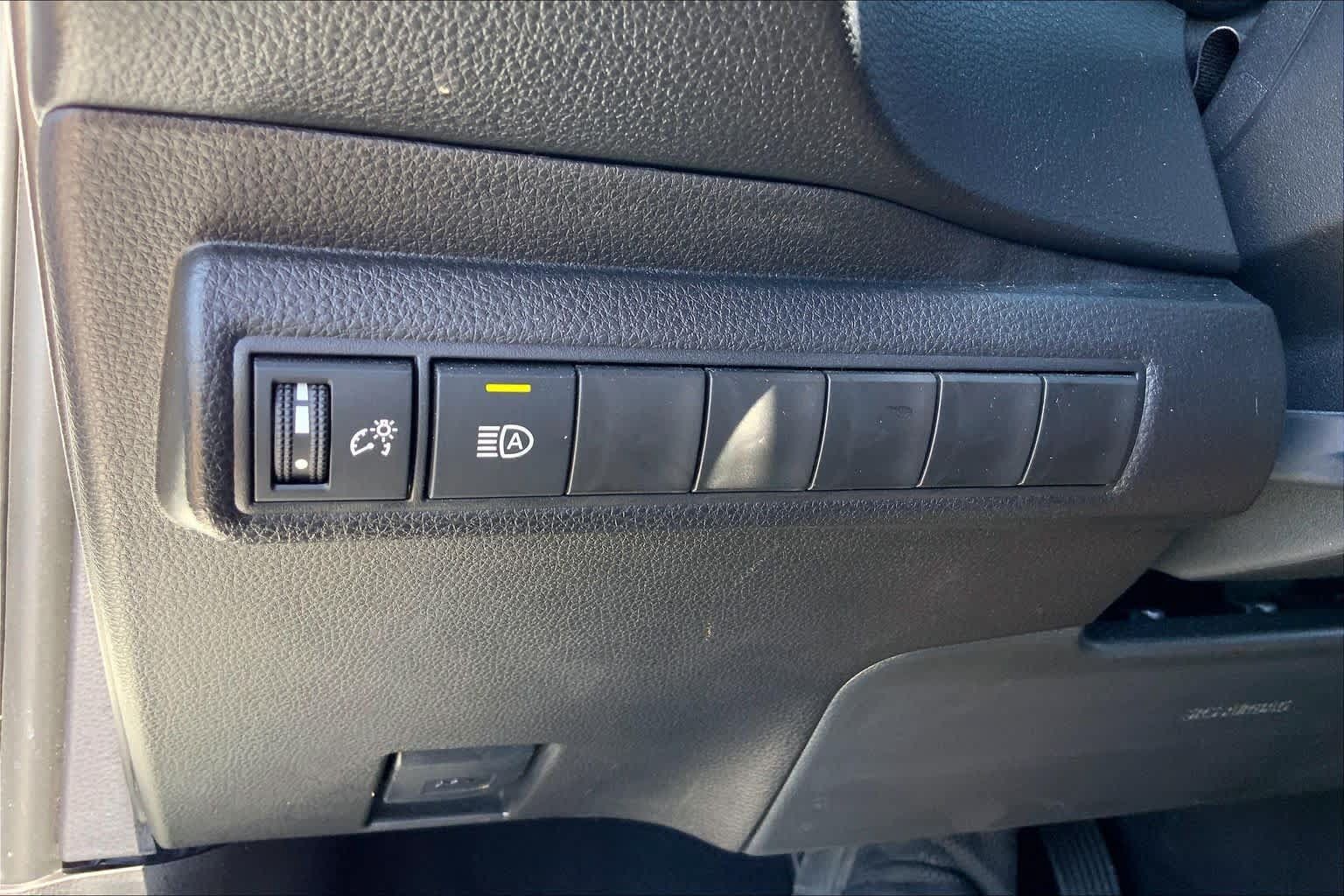 Used 2026 Toyota Corolla SE FWD image 33