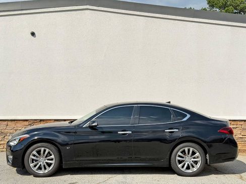 Used 2018 INFINITI Q70 Luxe RWD image 12
