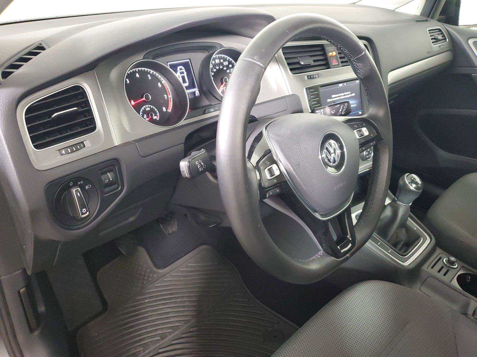 Used 2017 Volkswagen Golf 4-Door FWD image 23