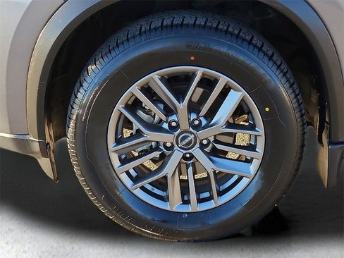 Used 2023 Nissan Rogue S image 11