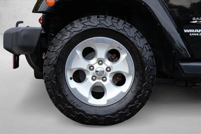 Used 2016 Jeep Wrangler Unlimited Sahara w/ Connectivity Group AWD/4WD image 9