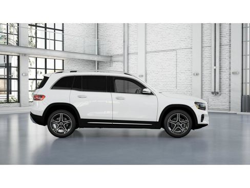 Used 2026 Mercedes-Benz GLB 250 4MATIC image 2