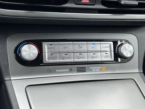 Used 2023 Hyundai Kona SE FWD image 25