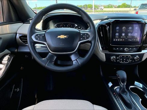 Used 2023 Chevrolet Traverse LT FWD image 5