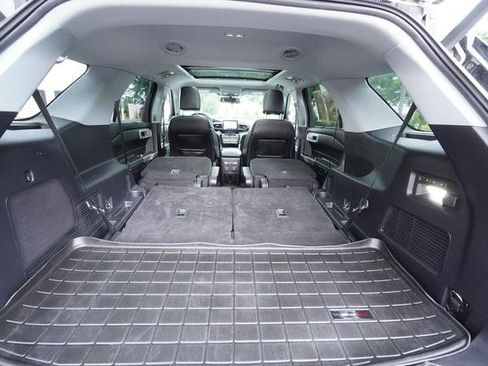 Used 2022 Ford Explorer Limited w/ Equipment Group 301A RWD image 32