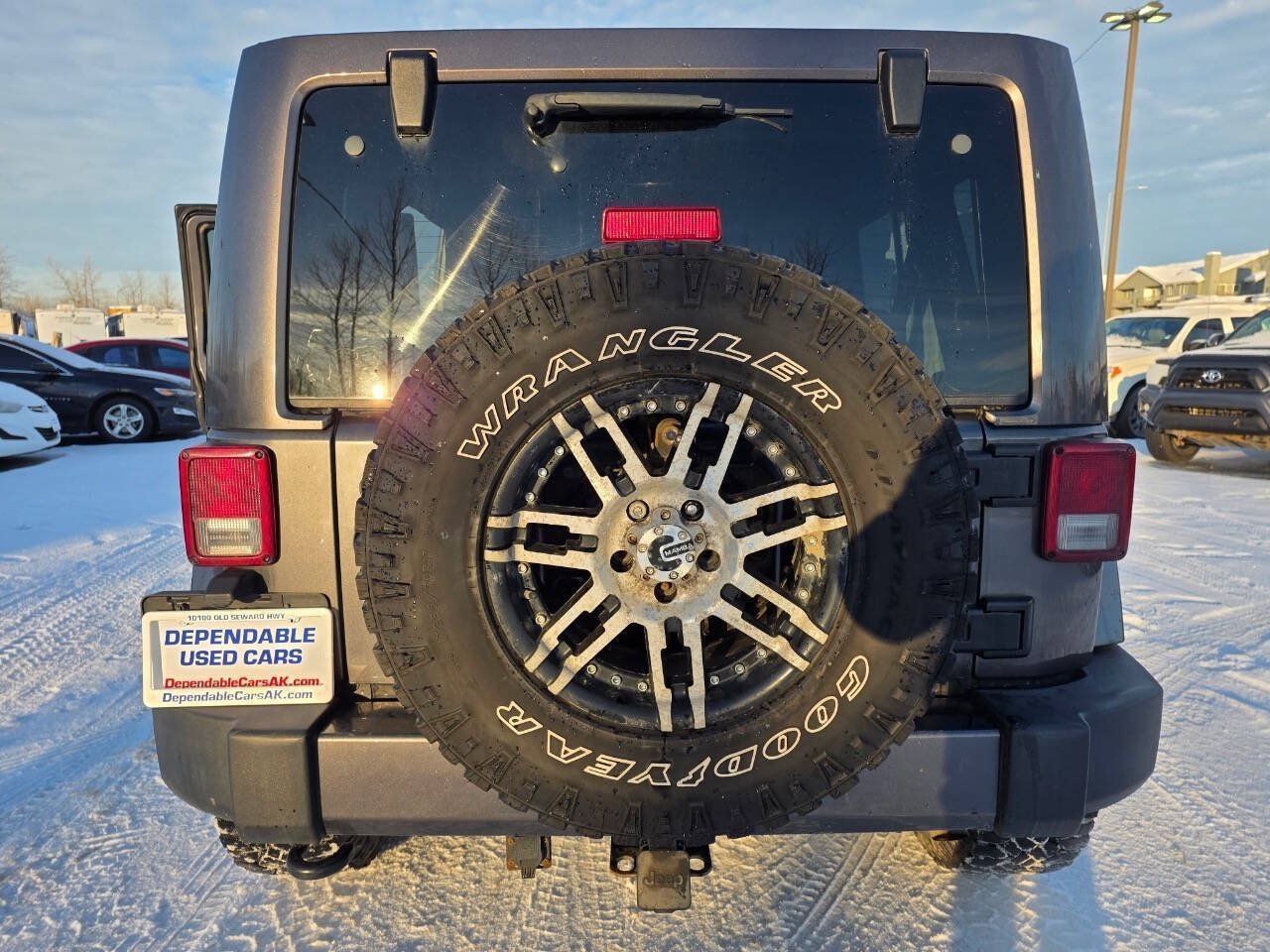 Used 2017 Jeep Wrangler Unlimited Sahara w/ Connectivity Group AWD/4WD image 15
