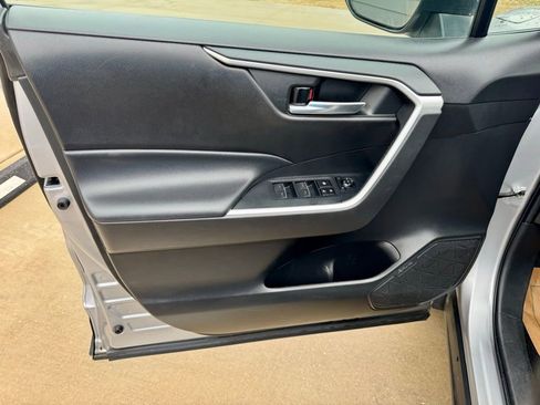 Used 2022 Toyota RAV4 XLE w/ Convenience Package image 16