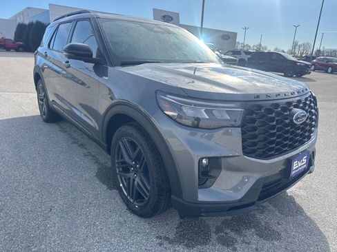New 2026 Ford Explorer ST-Line w/ ST-Line Street Pack image 3