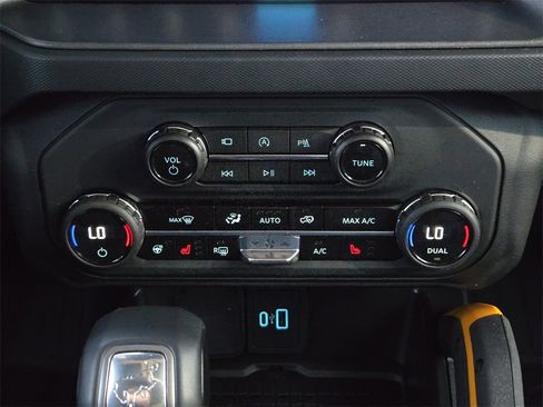 Used 2024 Ford Bronco Badlands image 14