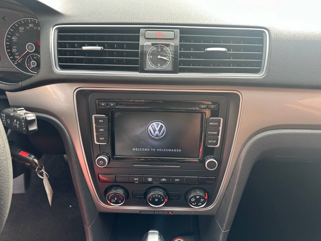 Used 2015 Volkswagen Passat 1.8T S w/ Technology Package FWD image 15