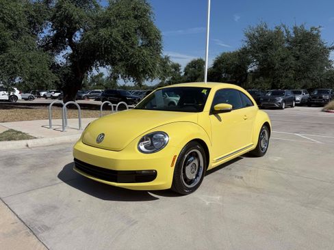 Used 2013 Volkswagen Beetle 2.5 FWD image 2