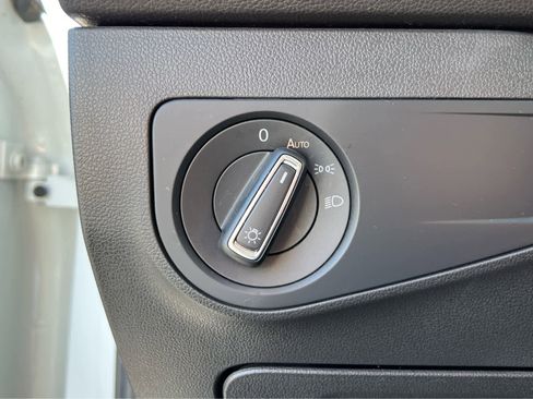 Used 2022 Volkswagen Tiguan SE image 30