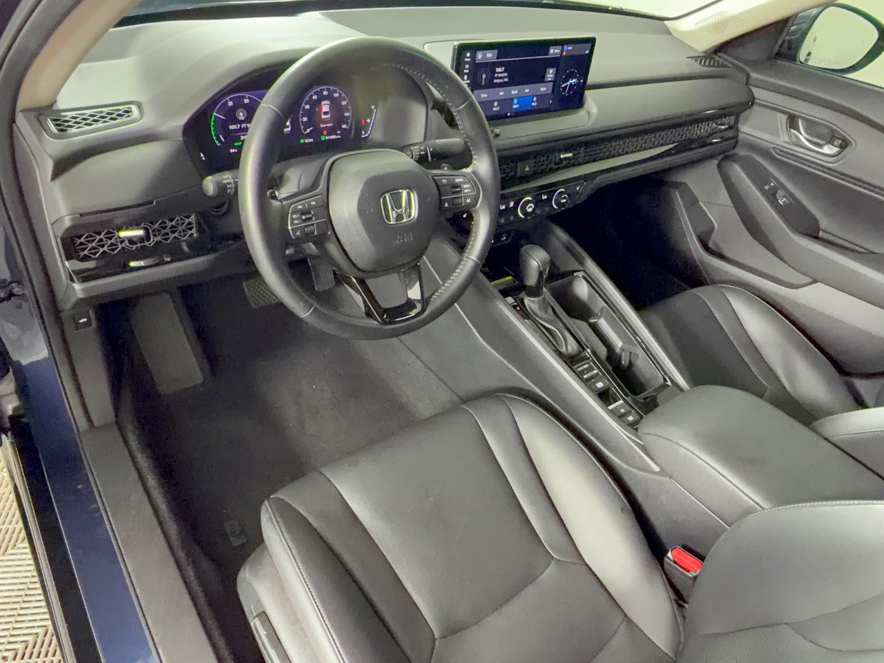 Certified 2025 Honda Accord EX-L image 4