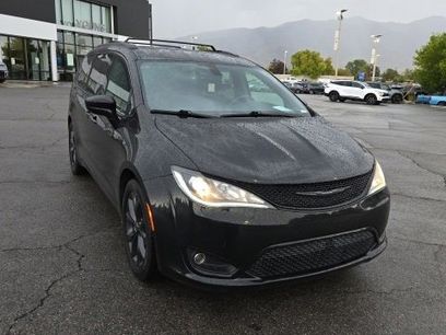 Used 2019 Chrysler Pacifica Touring-L w/ Premium Audio Group