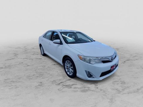 Used 2013 Toyota Camry XLE w/ Leather Pkg FWD image 3