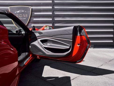 Used 2022 Ferrari F8 Tributo image 33