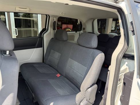 Used 2008 Dodge Grand Caravan SE FWD image 12