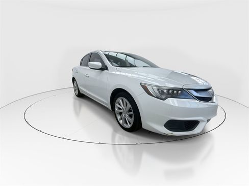 Used 2017 Acura ILX image 2