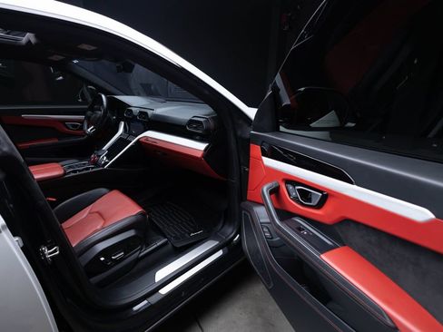 Used 2022 Lamborghini Urus AWD/4WD image 46