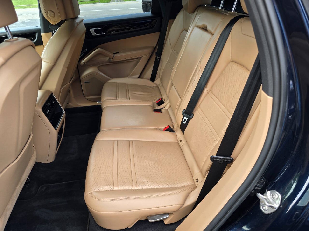 Used 2019 Porsche Cayenne AWD/4WD image 26