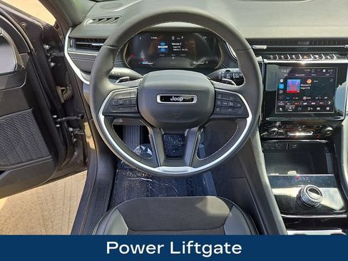Used 2023 Jeep Grand Cherokee Altitude AWD/4WD image 3