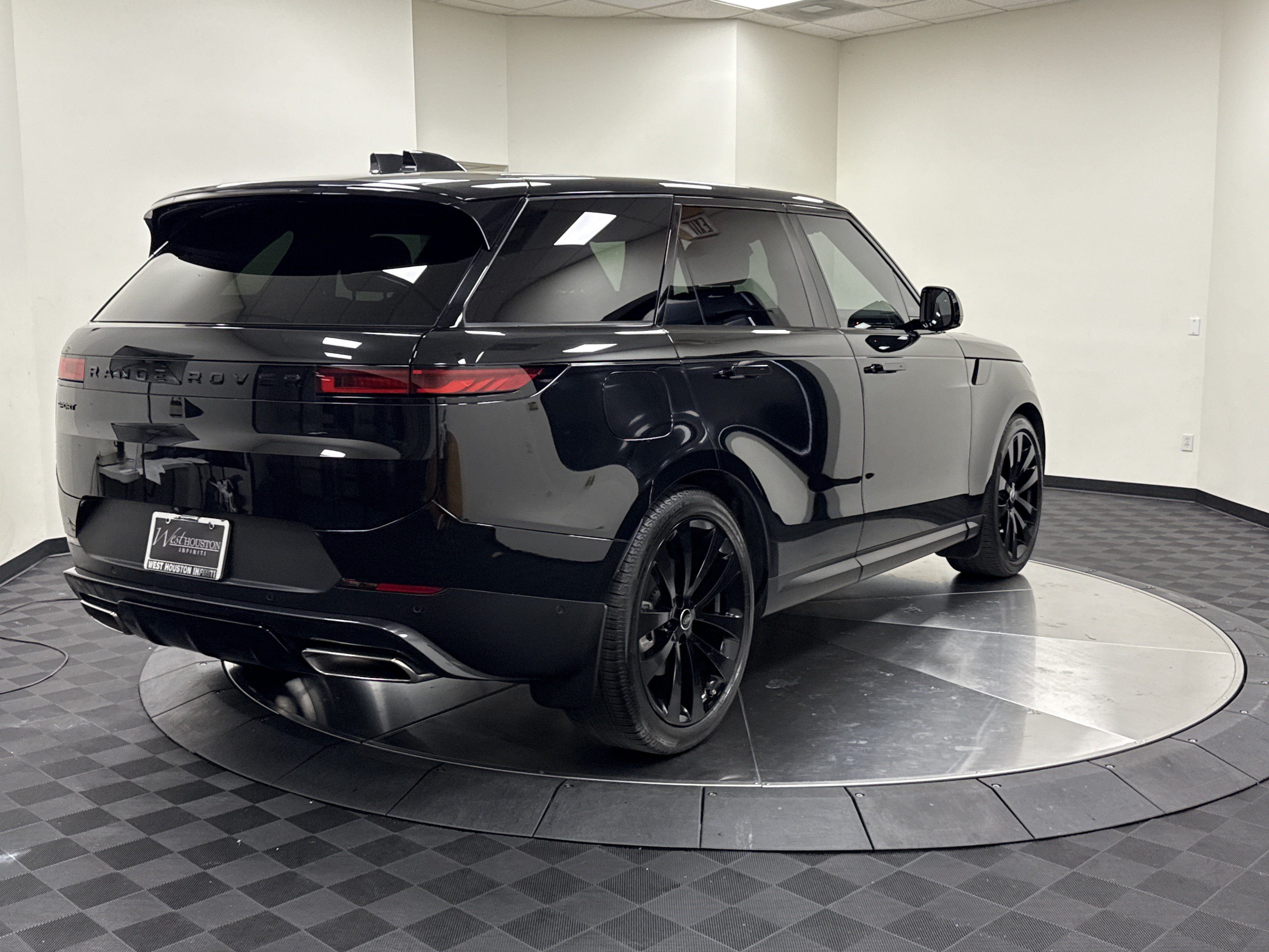 Used 2025 Land Rover Range Rover Sport SE AWD/4WD image 7