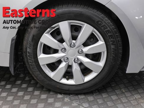 Used 2022 Toyota Corolla LE FWD image 30