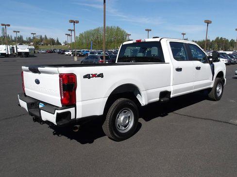 Used 2023 Ford F250 XL w/ STX Appearance Package AWD/4WD image 5