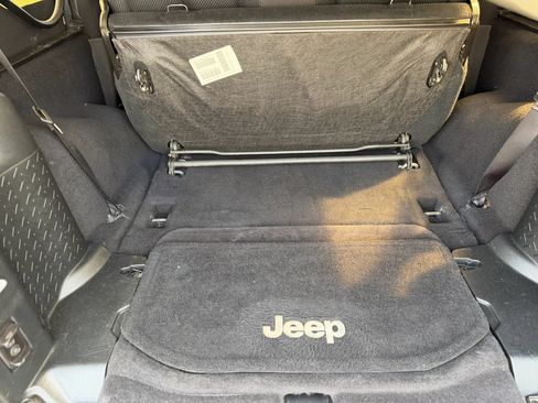 Used 2017 Jeep Wrangler Sport AWD/4WD image 27