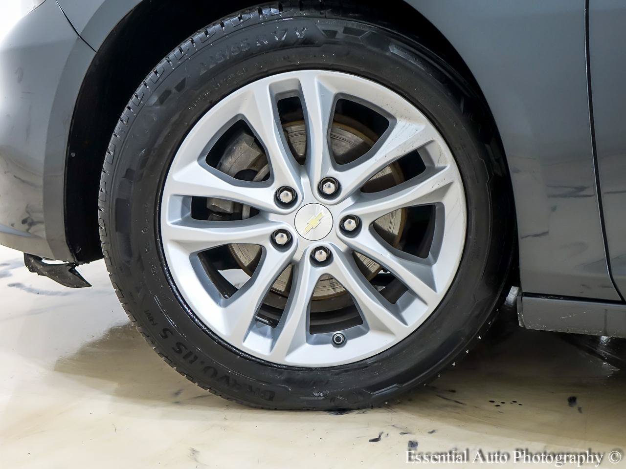 Used 2017 Chevrolet Malibu LT FWD image 12