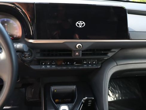 Used 2025 Toyota Crown Signia image 37