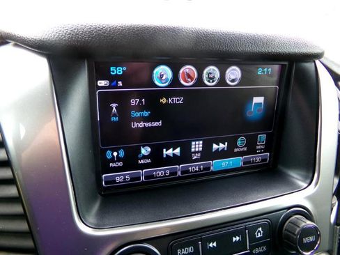 Used 2018 Chevrolet Suburban LT image 25