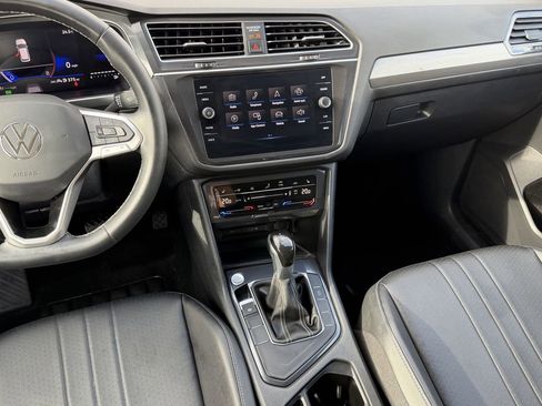 Used 2024 Volkswagen Tiguan SE FWD image 17