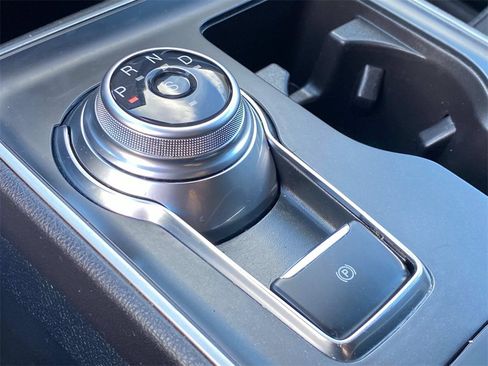 Used 2023 Ford Edge SE image 25