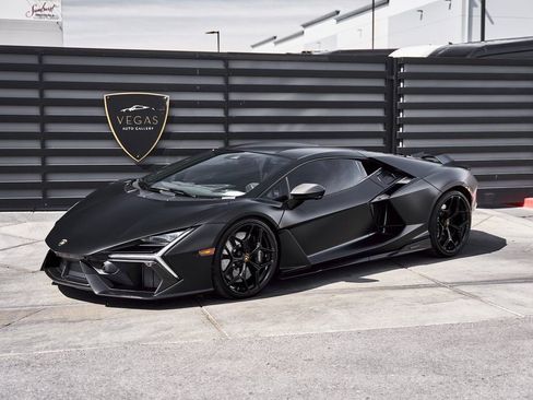 Used 2025 Lamborghini Revuelto image 7
