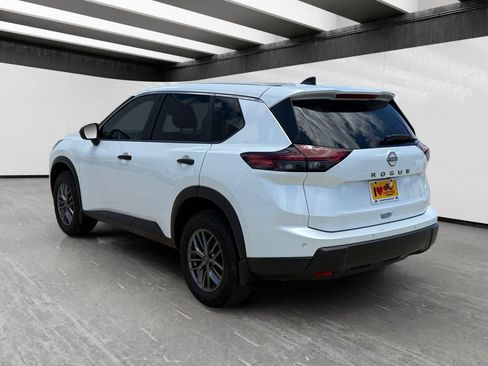 Used 2025 Nissan Rogue S FWD image 3