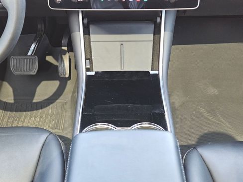 Used 2021 Tesla Model Y Long Range image 19