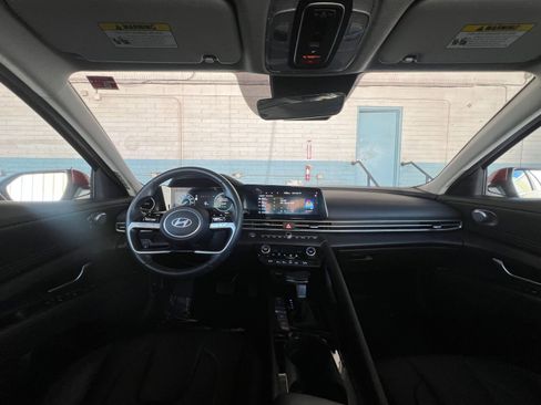 Used 2025 Hyundai Elantra Limited image 33